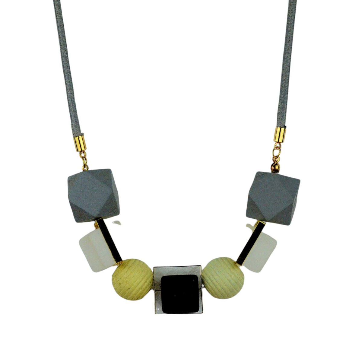 Collar con Piezas Geométricas