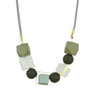 Collar con Piezas Geométricas