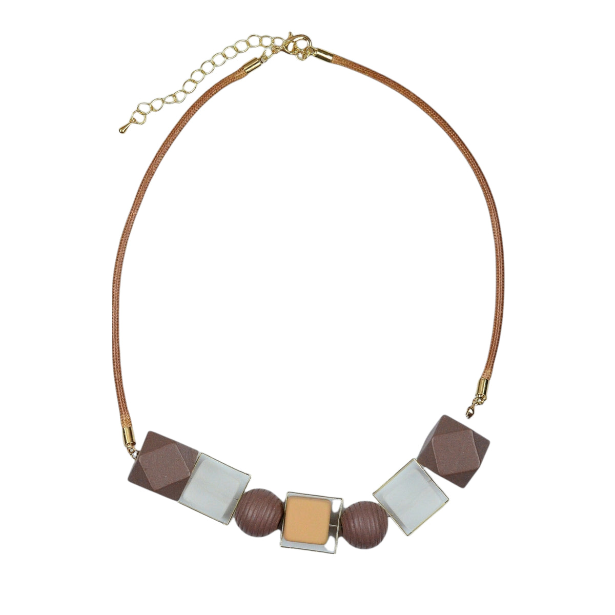 Collar con Piezas Geométricas