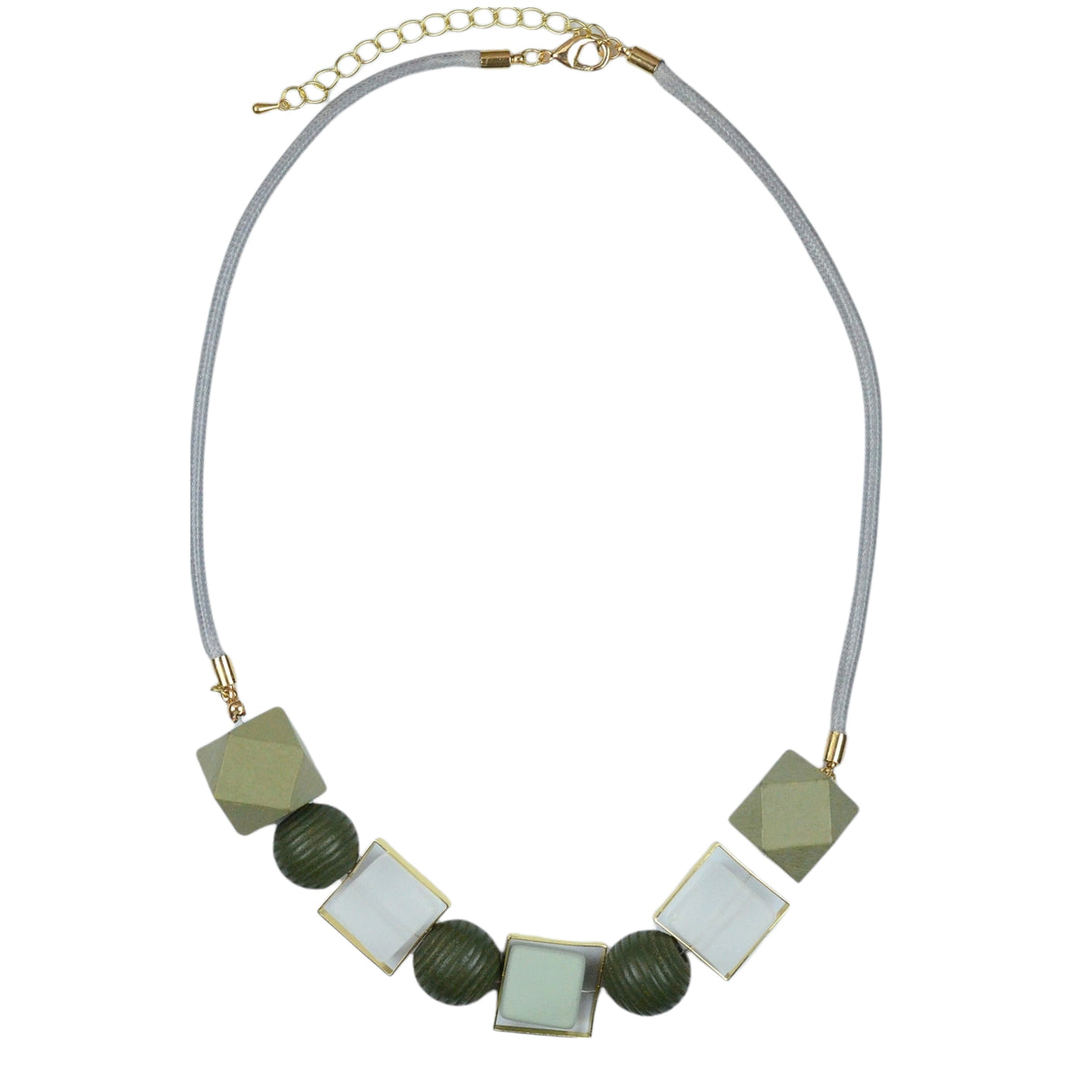 Collar con Piezas Geométricas