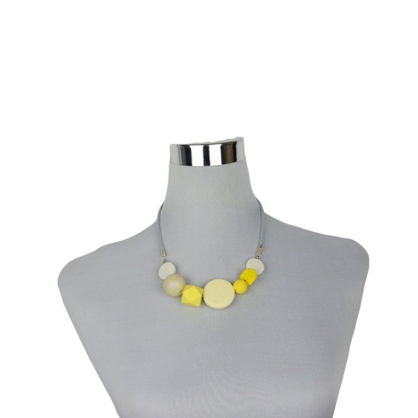 Collar con Formas Geométricas Circulares